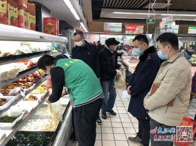 西湖區南浦街道綜合執法隊開展食品安全抽檢行動，聚焦散裝及預包裝食品銷售環節